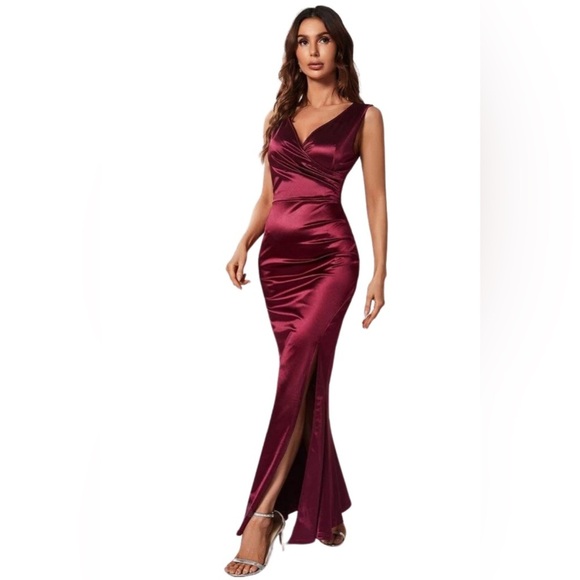 MUXXN Surplice Neck Split Thigh Satin Dress Size XS or 2 NWT - Picture 1 of 6